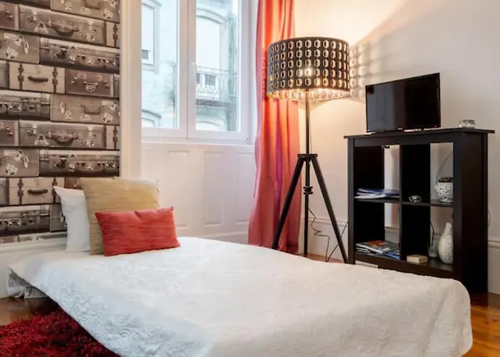 Almada E Fado Daire *